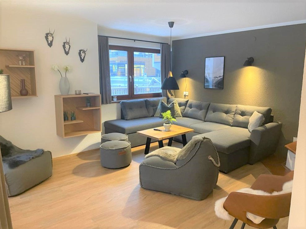 Second apartment living space at Giggi Hytten